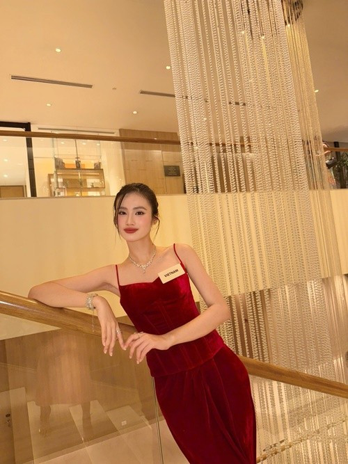 Đêm chung kết Miss World 2025 dự kiến diễn ra vào ngày 31/5. Ban giám khảo sẽ chọn ra Top 40 theo 4 vùng lục địa, sau đó tiếp tục rút gọn xuống Top 20, Top 8 và Top 4. Mỗi vùng lục địa sẽ có một người đẹp chiến thắng, tranh tài cho danh hiệu Hoa hậu và 3 Á hậu. Ảnh: FB Ý Nhi.