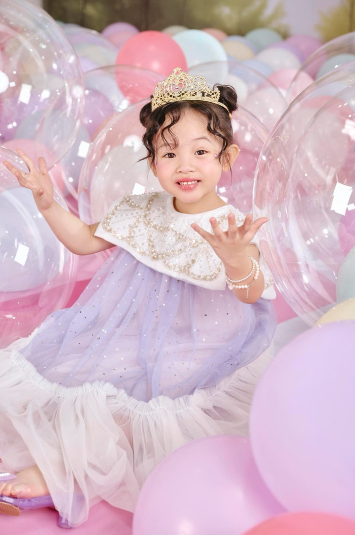 Nét xinh xắn, dễ thương của Suchin "đốn tim" nhiều cư dân mạng. Ảnh: FB Đàm Thu Trang.