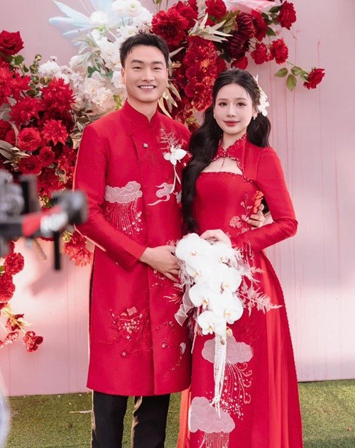 Diễn viên Trọng Lân và streamer Huyền Trang giữ kín chuyện hẹn hò cho đến khi tổ chức lễ ăn hỏi. Ảnh: FB Trọng Lân.
