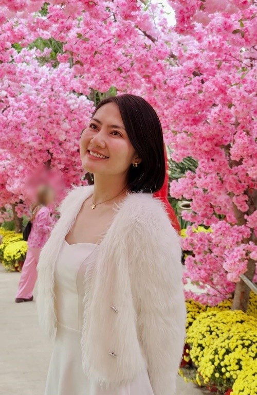 Cô đáp trả người hâm mộ quá khích của Jack: “Mấy đứa đom đóm này khùng cũng khùng vừa thôi chứ sao mà khùng dữ vậy, làm con đom đóm không muốn lại muốn làm con tôm. May là tôi không bênh ai á, chứ phải mà mở miệng ra bênh An, chắc bị thắp sáng luôn quá. Fan cỡ này thì idol cỡ nào nữa”. Ảnh: FB Ngọc Lan.