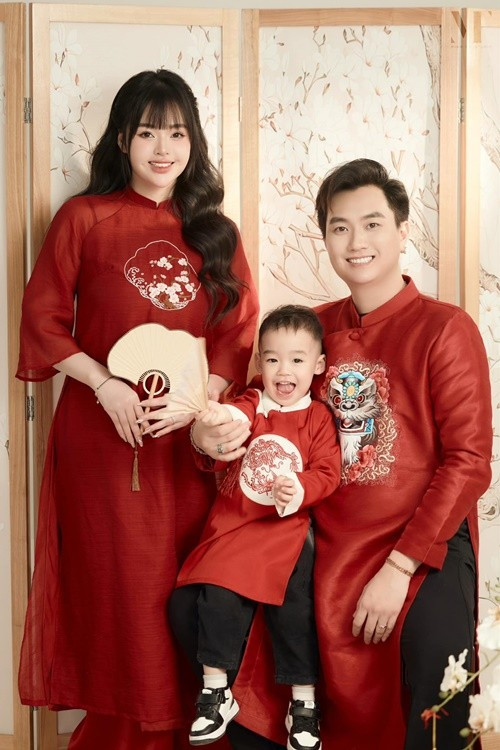 Lâm Diễm Quỳnh chia sẻ trên Vietnamnet, cô khá áp lực khi lấy người nổi tiếng nhưng sự yêu thương, quan tâm của Anh Tuấn khiến cô có nhiều niềm tin ở anh. Ảnh: FB Anh Tuấn.
