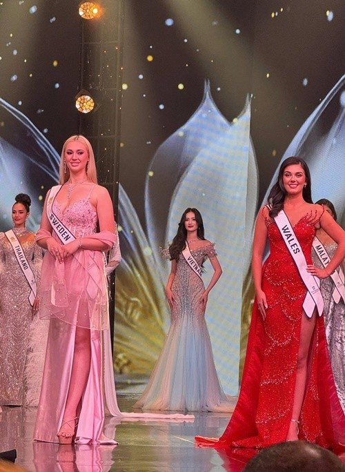 Trên trang cá nhân, Ý Nhi bày tỏ, cô có chút tiếc nuối khi dừng chân ở top 40. Người đẹp chia sẻ: “Nhưng trên tất cả, Ý Nhi cảm thấy biết ơn vì đã có cơ hội sống trong một hành trình chứa đựng thật nhiều giá trị nhân văn. Dự án Heart to Head là một phần quan trọng trong hành trình đó. Ý Nhi tin rằng, dù không thể đi xa hơn, thì những thông điệp yêu thương của dự án vẫn được lan tỏa theo một cách nào đó”. Ảnh: FB Ý Nhi.