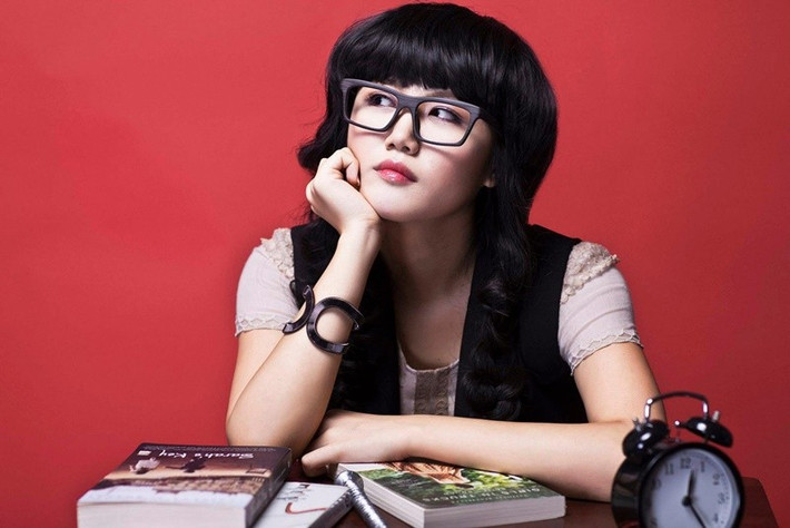 Sở hữu giọng hát nội lực, Văn Mai Hương gây chú ý khi tham gia Vietnam Idol 2010 khi 16 tuổi. Thành tích của cô ở gameshow này là danh hiệu á quân.Ảnh: FB Văn Mai Hương.