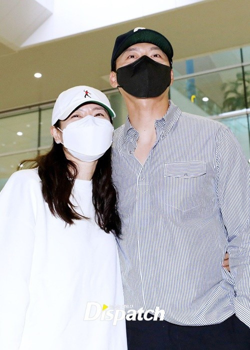 Theo Allkpop, Son Ye Jin từng gửi xe đồ ăn đến phim trường để ủng hộ Hyun Bin. Ảnh: VTV.