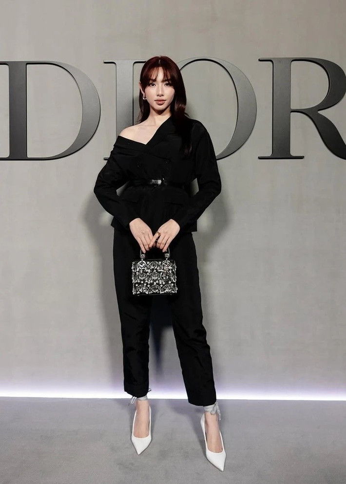 Sau thông tin Thùy Tiên bị khởi tố, bắt tạm giam, Dior - thương hiệu nổi tiếng của Pháp xóa hình ảnh Thùy Tiên khỏi fanpage của mình. Ảnh: Znews.