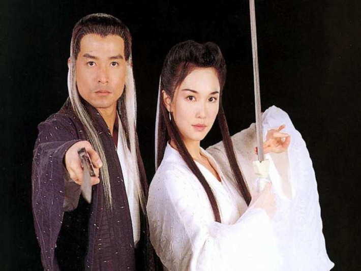 Phạm Văn Phương và Lý Minh Thuận nên duyên sau khi đóng cặp trong phim Thần điêu đại hiệp năm 1998. Cặp đôi công khai chuyện tình cảm vào năm 2003. Ảnh: Thời Đại Plus.