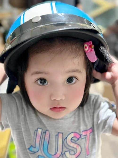 Khánh Thi cho biết, cô và con gái út có nhiều điểm chung, đặc biệt ở sự điệu đà. Ảnh: FB Khánh Thi.