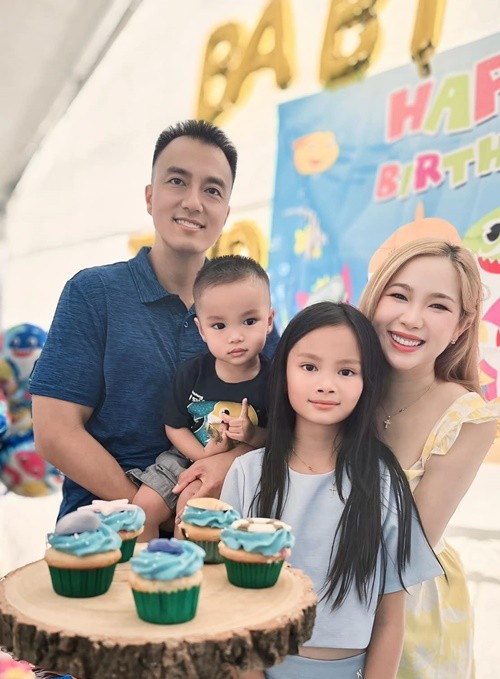 Duy Uyên làm MC, kỹ thuật viên siêu âm tại bệnh viện khi định cư ở Mỹ. Ảnh: FB Duy Uyên.