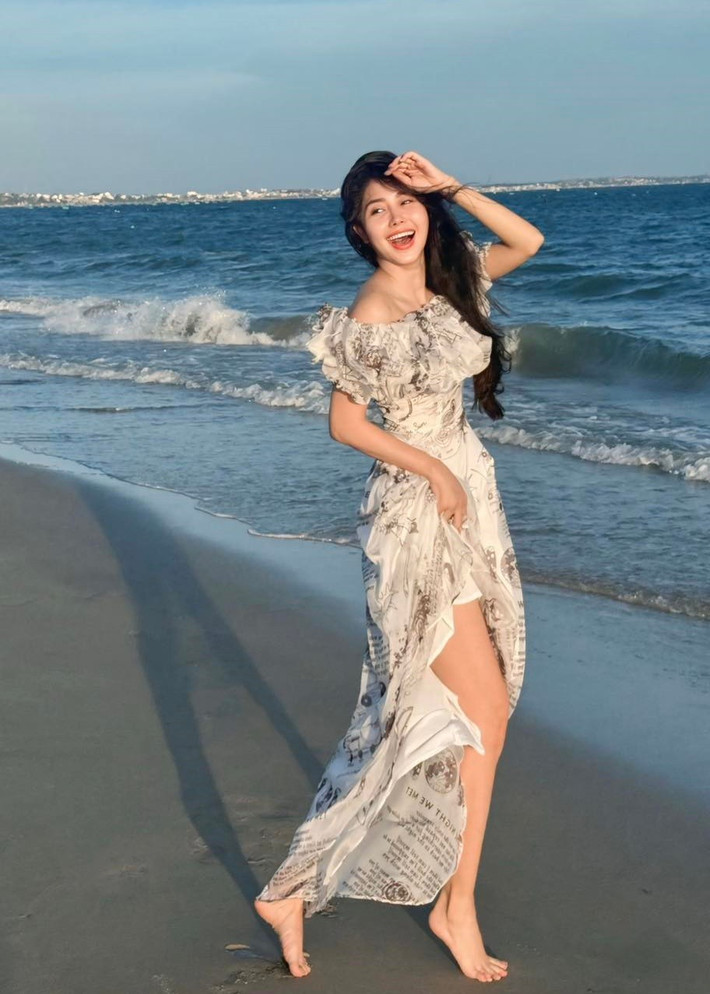 “Cô Thắm” có vẻ ngoài sắc sảo, nổi bật sau nhiều năm vào showbiz. Ảnh: FB Tường Vi.