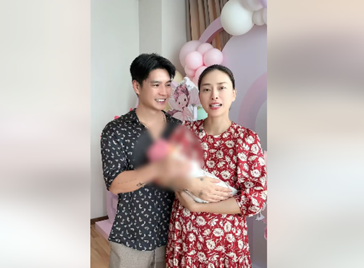 Vợ chồng Ngô Thanh Vân muốn tạo bất ngờ cho đại gia đình. Ảnh: FB Ngô Thanh Vân.