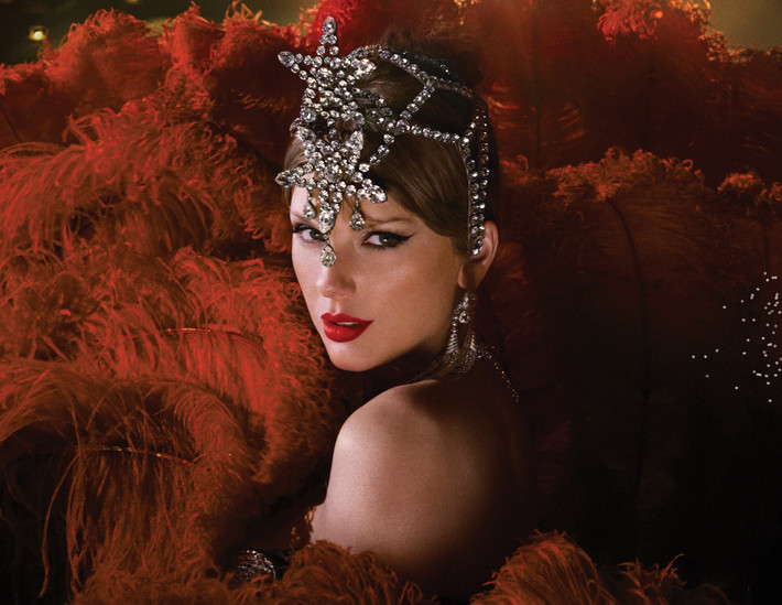 Taylor Swift tung bộ ảnh để quảng bá album The life of a showgirl. Ảnh: FB Taylor Swift.
