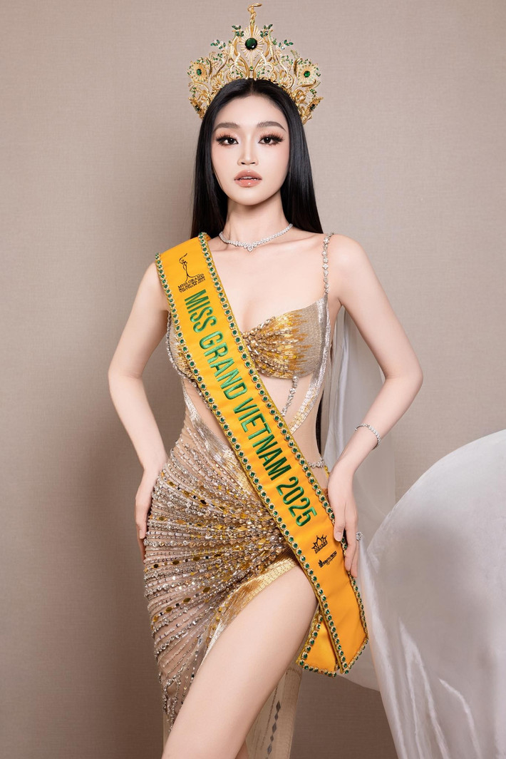 Yến Nhi nói thêm: “Khi chuẩn bị cho Miss Grand International, nơi các thí sinh đều xuất sắc, tôi muốn xuất hiện với phiên bản tốt nhất của chính mình. Việc chỉnh sửa một vài đường nét không phải để chạy theo chuẩn mực nào, mà là bước hoàn thiện cuối cùng sau nhiều năm rèn luyện ngoại hình và kỹ năng”. Ảnh: FB Yến Nhi.