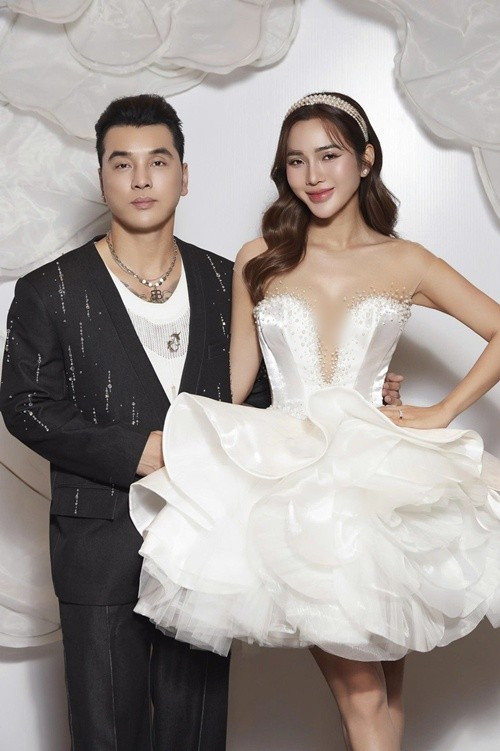 Dù từng 3 lần sinh nở, Kim Cương vẫn gợi cảm, nhìn phát mê. Ảnh: FB Ưng Hoàng Phúc.