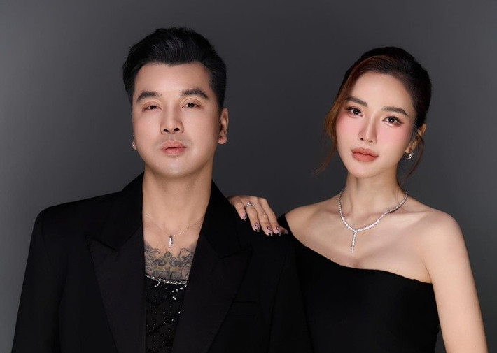 Sau khi kết hôn với Ưng Hoàng Phúc, Kim Cương hạn chế tham gia hoạt động nghệ thuật. Cô tập trung chăm sóc con cái, làm quản lý cho chồng trong 11 năm qua. Ảnh: FB Kim Cương.