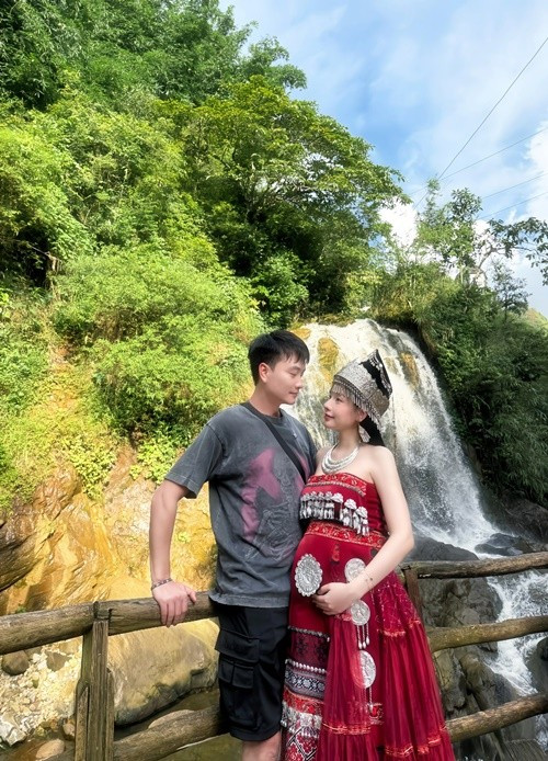 Vợ chồng Trọng Lân thông báo có con chung vào tháng 6/2025. Ảnh: FB Trọng Lân.