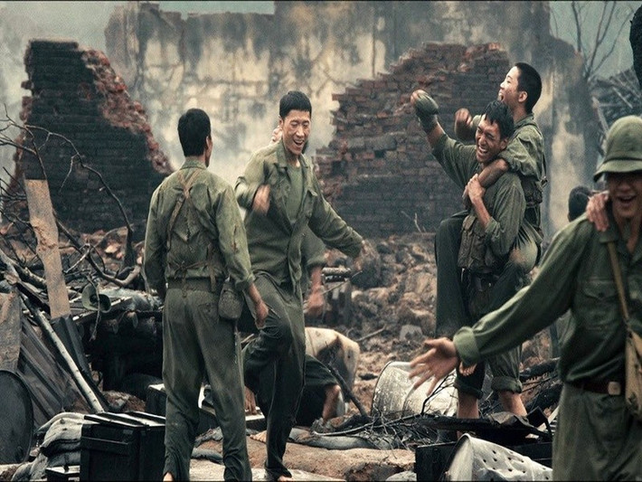 Theo số liệu từ Box Office Vietnam (đơn vị quan sát độc lập), tính đến chiều ngày 24/8, phim Mưa đỏ thu hơn 86 tỷ đồng. Ảnh: Vietnamnet.
