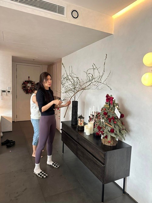 Minh Tú thường tự tay trang trí nhà cửa mỗi dịp Giáng sinh, lễ Tết. Ảnh: FB Minh Tú.