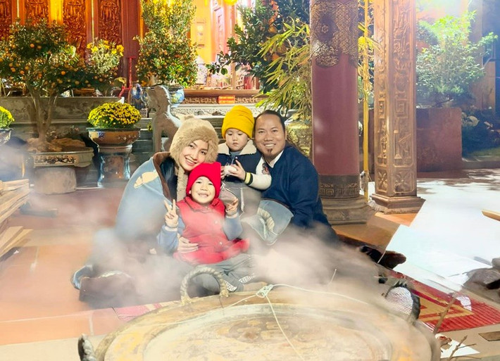 Theo Người Đưa Tin, Vượng Râu có phủ thờ ở Thạch Thất (Hà Nội), biệt phủ 1.000m2 ở Nam Định, một căn nhà phố ở Hà Nội. Ảnh: FB Thu Hiền.