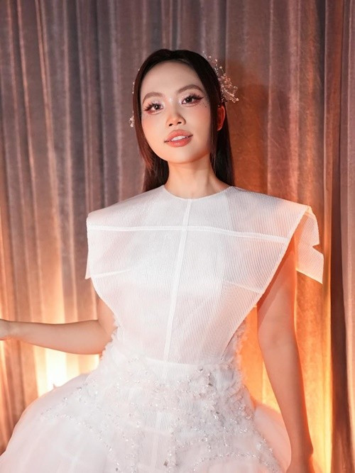 Nữ ca sĩ không thể tham gia phần thi top 2. Cô hụt hẫng vì không có cơ hội thể hiện một tiết mục mà cô tâm huyết. Ảnh: FB Phương Mỹ Chi.