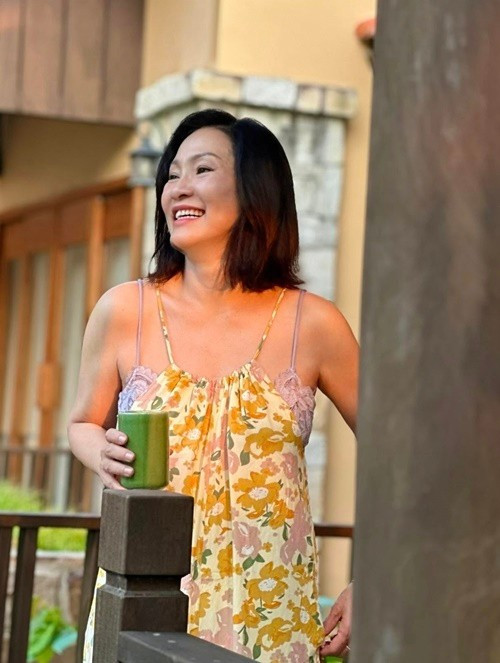 Hồng Đào từng tiết lộ chuyện được người thân, bạn bè nhiệt tình mai mối. Ảnh: FB Hồng Đào.