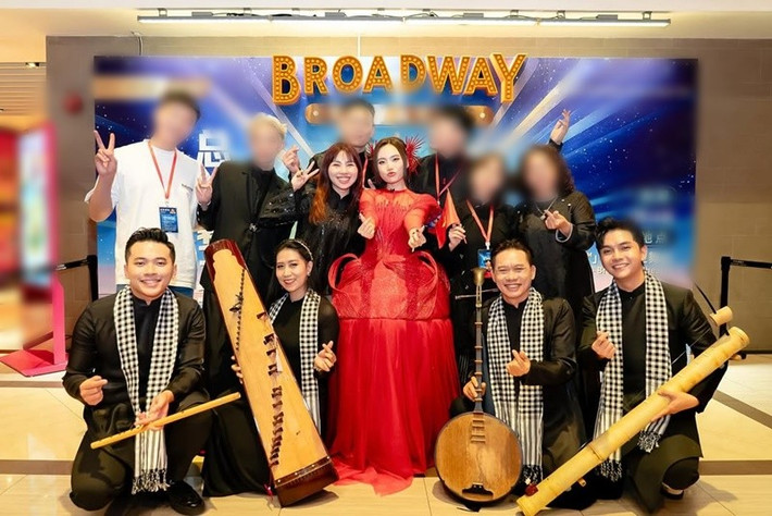 Dừng chân ở top 3 Sing!Asia 2025, Phương Mỹ Chi không thể trình diễn ca khúc cuối cùng. Trong một clip, phía nữ ca sĩ tiết lộ, đó là ca khúc Bài ca Đất phương Nam. Ảnh: FB Phương Mỹ Chi.
