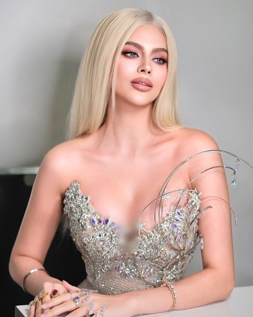 Rachel chuộng váy áo bó sát, cắt xẻ tôn hình thể nóng bỏng. Ảnh: Instagram Rachel Gupta.