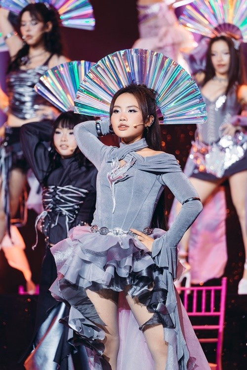 Trong tập 1 Em xinh say hi đã lên sóng, liên quân của Phương Mỹ Chi và nhiều ca sĩ đã giành chiến thắng. Ảnh: FB Phương Mỹ Chi.