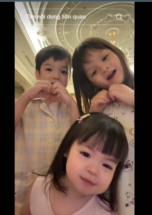 Bé Tuệ An vui đùa cùng các anh chị. Ảnh: TikTok Đỗ Mỹ Linh.