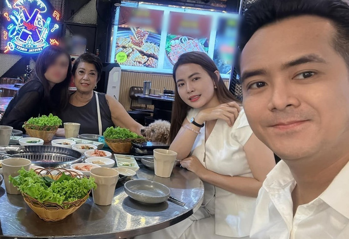 Hùng Thuận tổ chức sinh nhật cho mẹ. Bữa tiệc có sự góp mặt của Tuệ Tâm. Ảnh: FB Hùng Thuận.