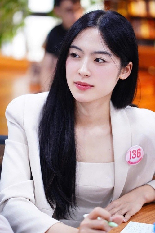 Làm người mẫu ảnh, Vân Nhi có thế mạnh về tạo dáng, biểu cảm. Ảnh: FB Vân Nhi.