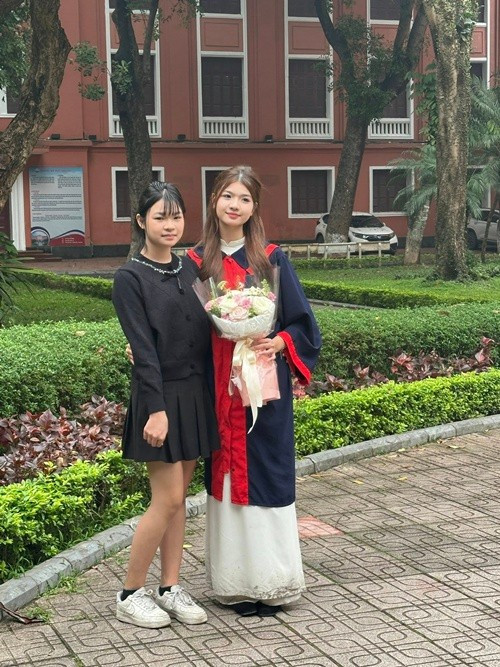 Hương Anh có cô em gái tên Võ Hoàng Anh, sinh năm 2012. Ảnh: FB Lan Anh.