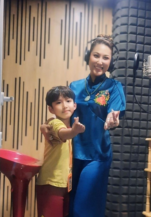 Cuộc hôn nhân giữa Phi Thanh Vân và Bảo Duy kéo dài từ năm 2014 đến năm 2017. Theo Phi Thanh Vân, vì không có sự đồng điệu trong tâm hồn, cô và chồng cũ nảy sinh nhiều mâu thuẫn. Sau khi ly hôn, Phi Thanh Vân nuôi con trai Tấn Đức còn Bảo Duy tái hôn và sống kín tiếng. Ảnh: FB Phi Thanh Vân.
