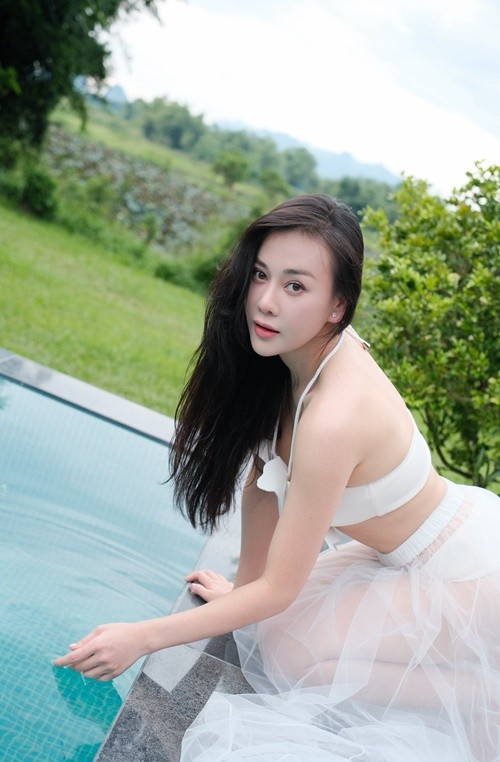 Phương Oanh gợi cảm, mặn mà hơn sau khi trở thành mẹ bỉm sữa. Ảnh: FB Phương Oanh.
