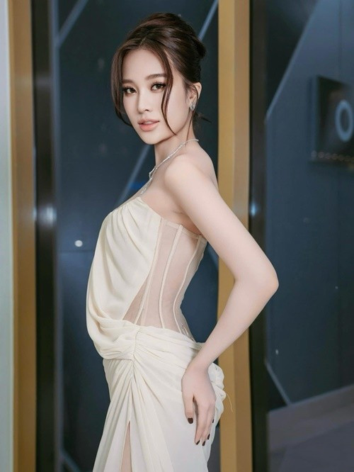 Người đẹp đăng quang Miss Tourism Global Vietnam - Hoa hậu Du lịch Việt Nam toàn cầu 2024. Thời điểm giành vương miện, cô có chiều cao 1m75 cùng số đo ba vòng 90-62-92cm. Ảnh: FB Võ Cao Kỳ Duyên.