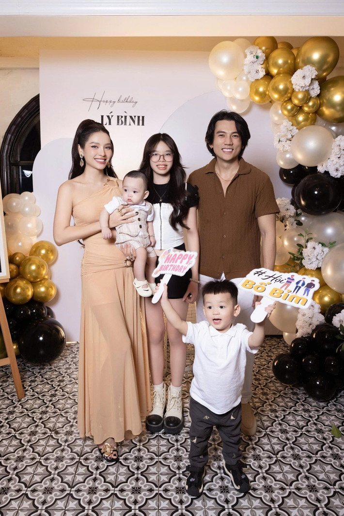 Bữa tiệc sinh nhật của Lý Bình diễn ra tại nhà riêng của nam diễn viên và Phương Trinh Jolie. Ảnh: FB Lý Bình.