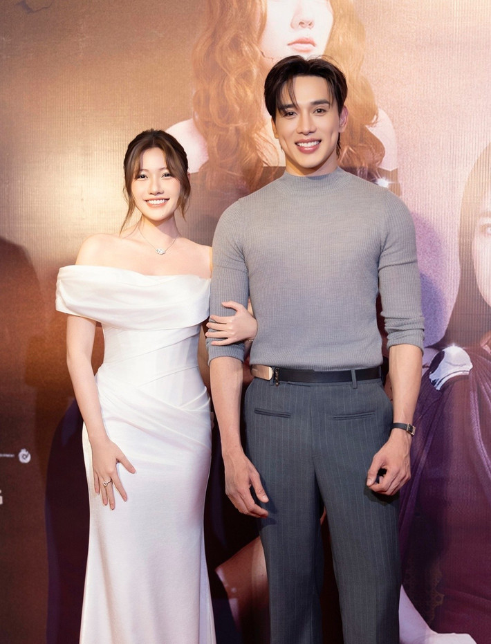Nam diễn viên không muốn cứ nhắc đến mình là bị "dán mác 18+" và mong muốn tình yêu trong phim được thể hiện ở mức dễ thương, nhẹ nhàng. Ảnh: FB Uyển Ân.