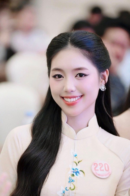 Châu Anh ghi điểm bởi nụ cười rạng rỡ. Ảnh: FB Châu Anh.