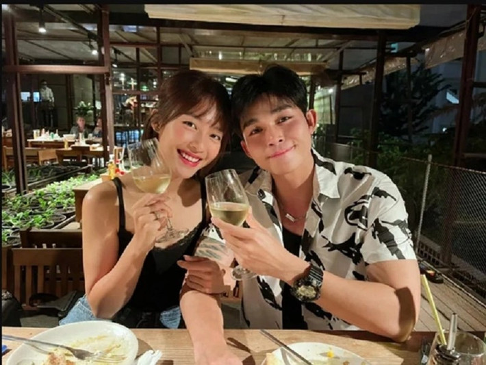 Cả hai từng vướng nghi vấn nghỉ chơi khi ít xuất hiện chung, tương tác qua lại. Tin đồn được xóa bỏ khi Jun Phạm đăng tải hình ảnh đi ăn cùng Khả Ngân. Ảnh: Em Đẹp.