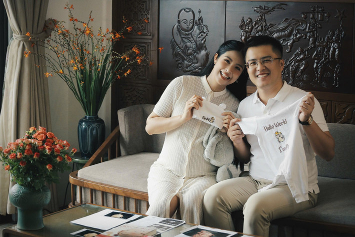 Ít ngày trước, Ngọc Hân đăng tải bộ ảnh bầu bí chụp tại nhà riêng.