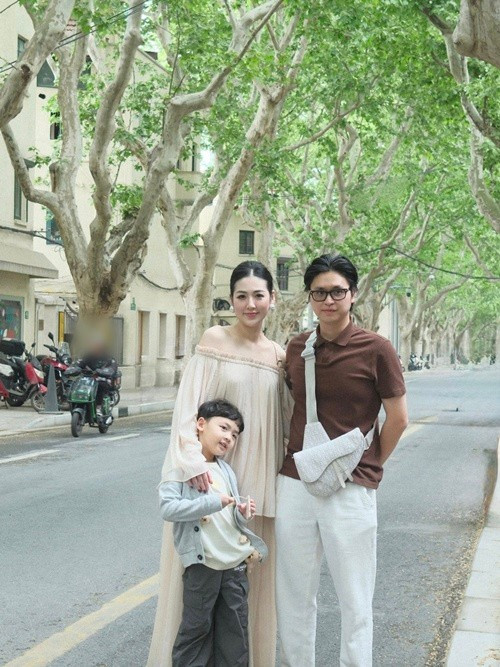 Á hậu Tú Anh sinh con trai đầu lòng vào tháng 12/2018. Vợ chồng người đẹp đặt tên thân mật cho con là Kem. Ảnh: FB Tú Anh.