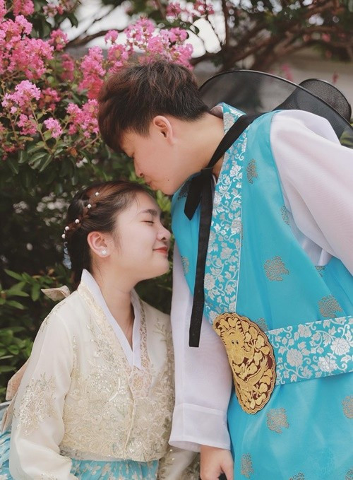 Thiện Nhân khoe cùng nửa kia đi du lịch, ăn uống. Ảnh: Instagram Thiện Nhân.