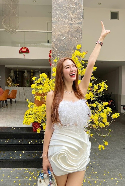 Khánh My có khối tài sản "không phải dạng vừa". Cô có toà nhà 7 tầng mang tên mình. Ảnh: FB Khánh My.