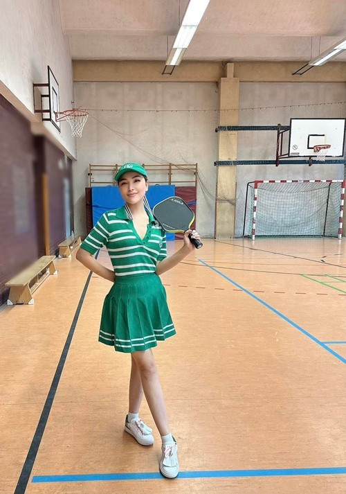 Nữ người mẫu đánh golf, tập pickleball khi rảnh rỗi. Ảnh: FB Quỳnh Thư.