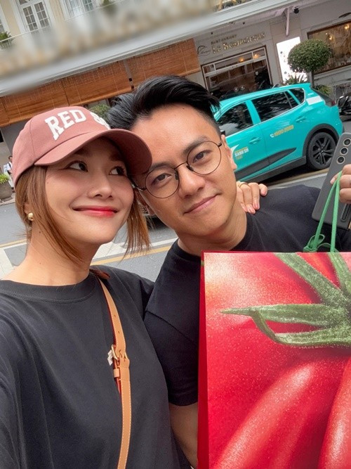 Nữ người mẫu được chồng chiều chuộng. "Khi vợ có biểu hiện cau có, cáu kỉnh, ông chồng hỏi vợ đi mua không...", Thanh Hằng khoe. Ảnh: FB Thanh Hằng.