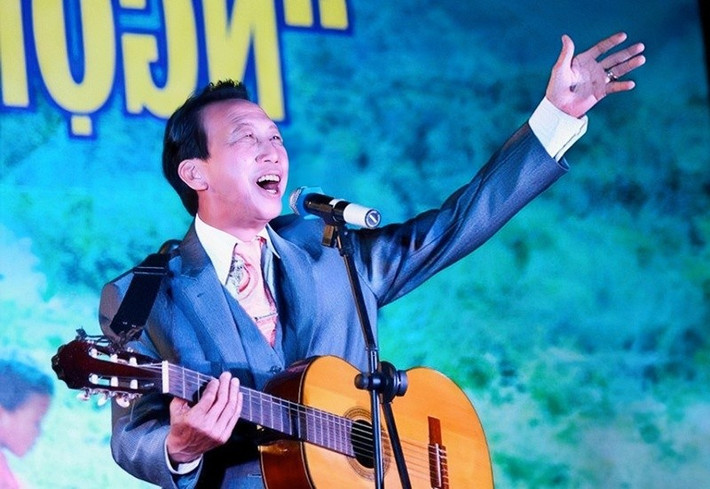 Theo Vietnamnet, năm 2020, nhạc sĩ Thế Hiển kết hôn lần 4 với người vợ hiện tại - bà Kim Phượng. Ảnh: Vietnamnet.