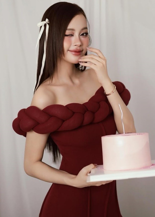 Cũng trong tháng 3/2025, Đào Hiền xác nhận việc rời công ty Sen Vàng của bà Phạm Kim Dung. Ảnh: Instagram Đào Hiền.