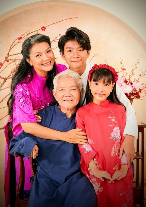 9 tuổi, Thanh Thư cao gần 1m5. Kiều Trinh định hướng cho con gái út thi hoa hậu trong tương lai. Ảnh: FB Kiều Trinh.