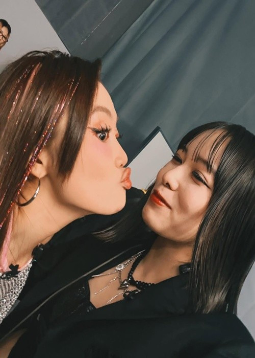 Miyuna thân thiết với Phương Mỹ Chi ngay từ đầu cuộc thi. Ảnh: Instagram Miyuna.