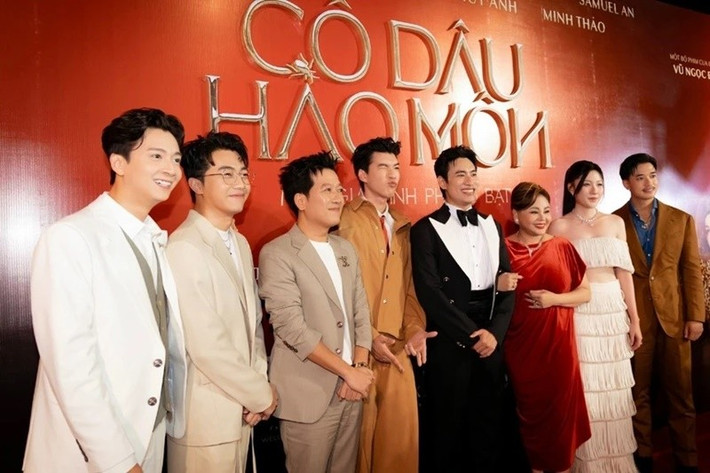 "Lúc đó, Hiếu nghĩ rằng dự án có anh Giang - một người rất thương đàn em nên chắc anh ấy sẽ hỗ trợ để hình ảnh của Hiếu lên phim ổn nhất có thể. Nhờ vậy mà Hiếu cảm thấy an tâm hơn", HIEUTHUHAI cho hay. Ảnh: Znews.