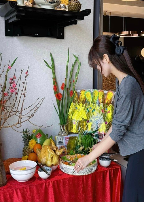 Hình ảnh đằng sau ánh hào quang của Đỗ Thị Hà luôn thu hút sự chú ý của người hâm mộ. Ảnh: FB Đỗ Thị Hà.